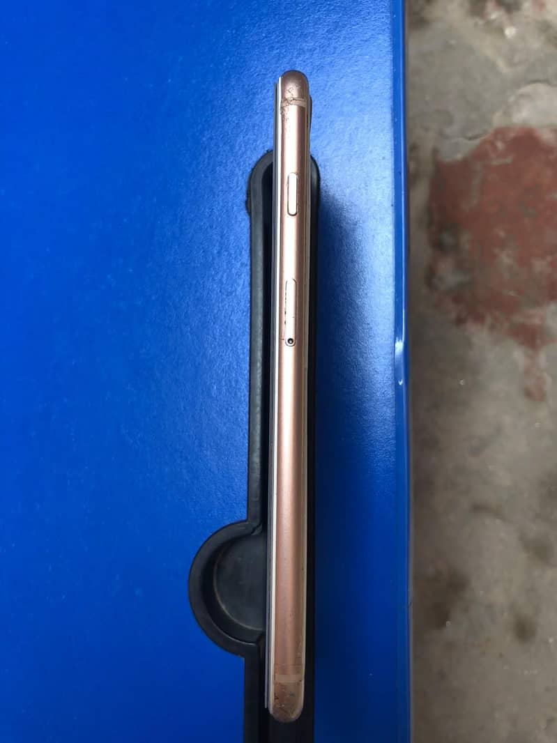Apple iPhone 8 Plus 3