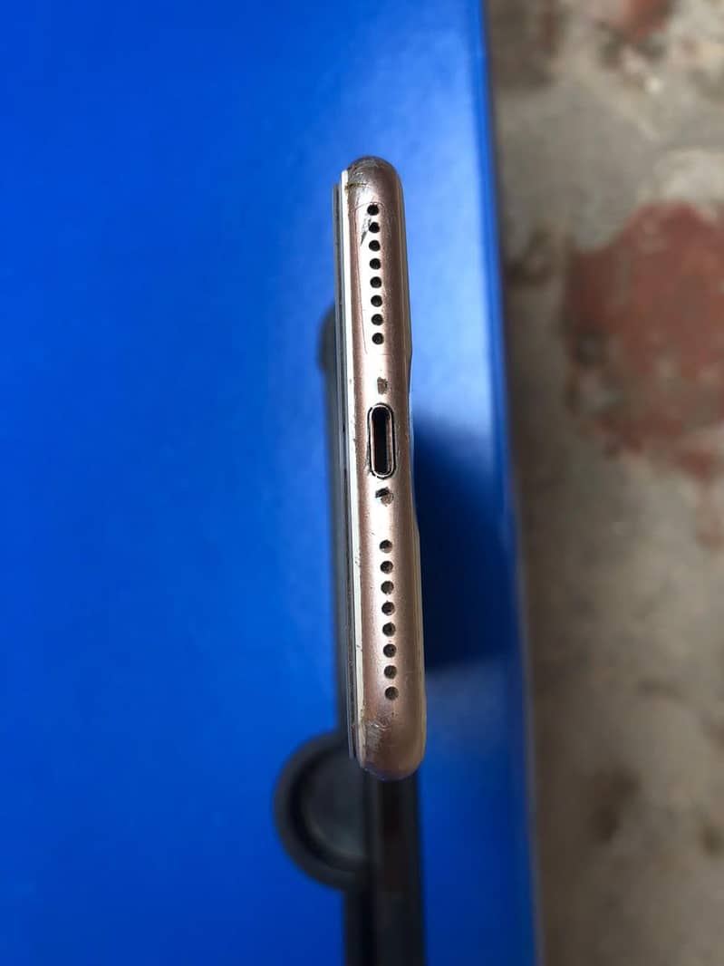 Apple iPhone 8 Plus 4