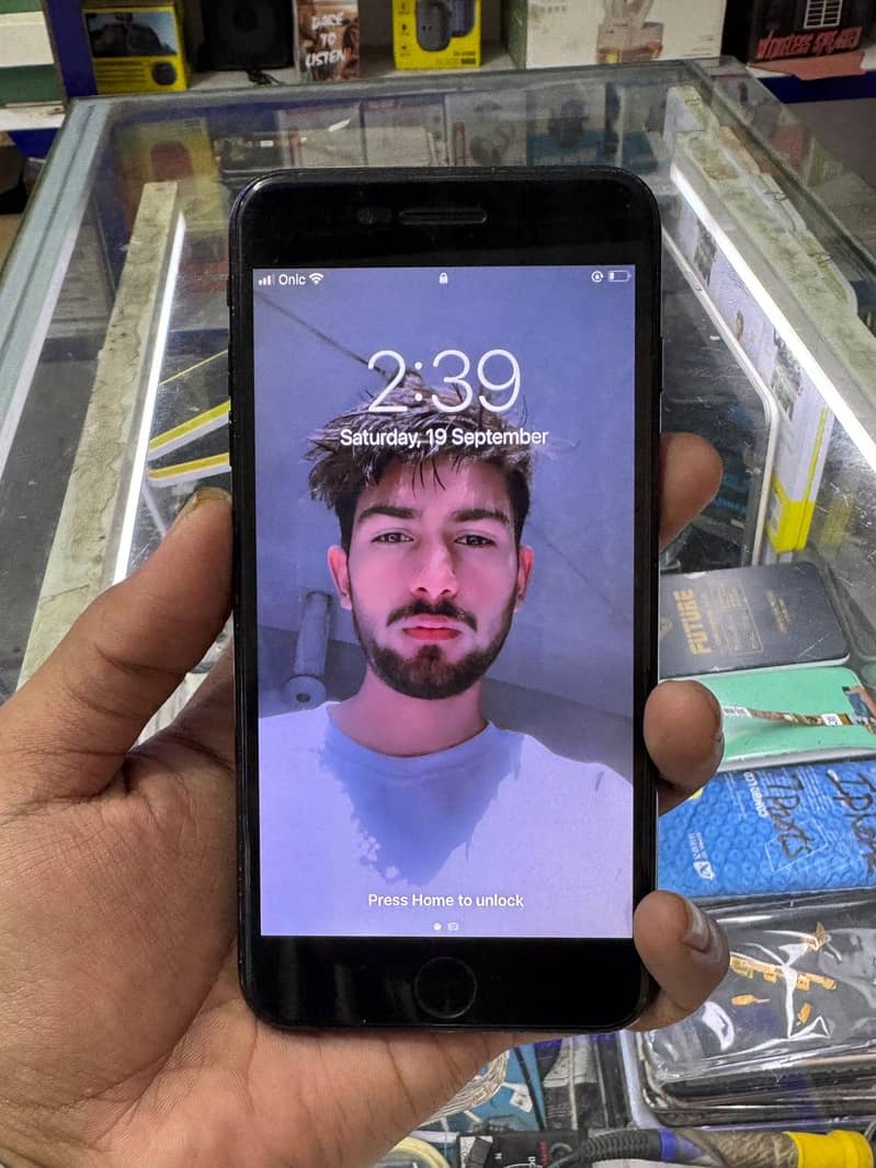 Apple iPhone 7 Plus 1