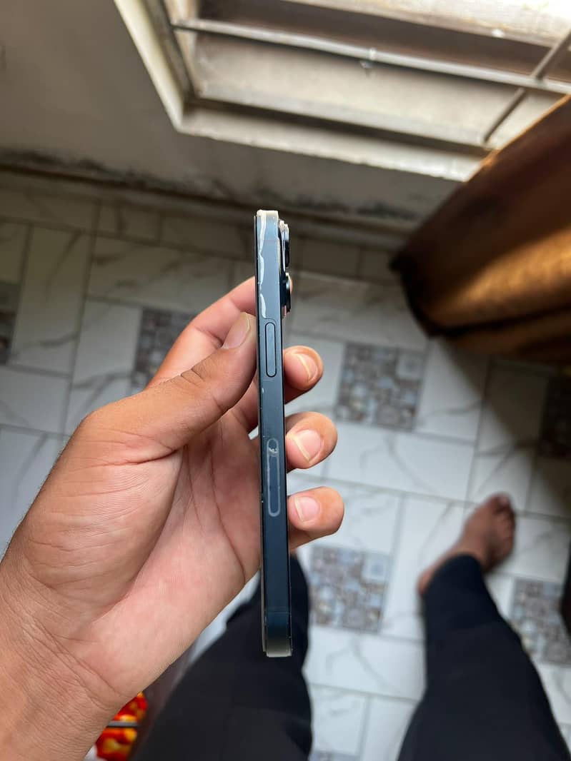 Apple iPhone 14 3