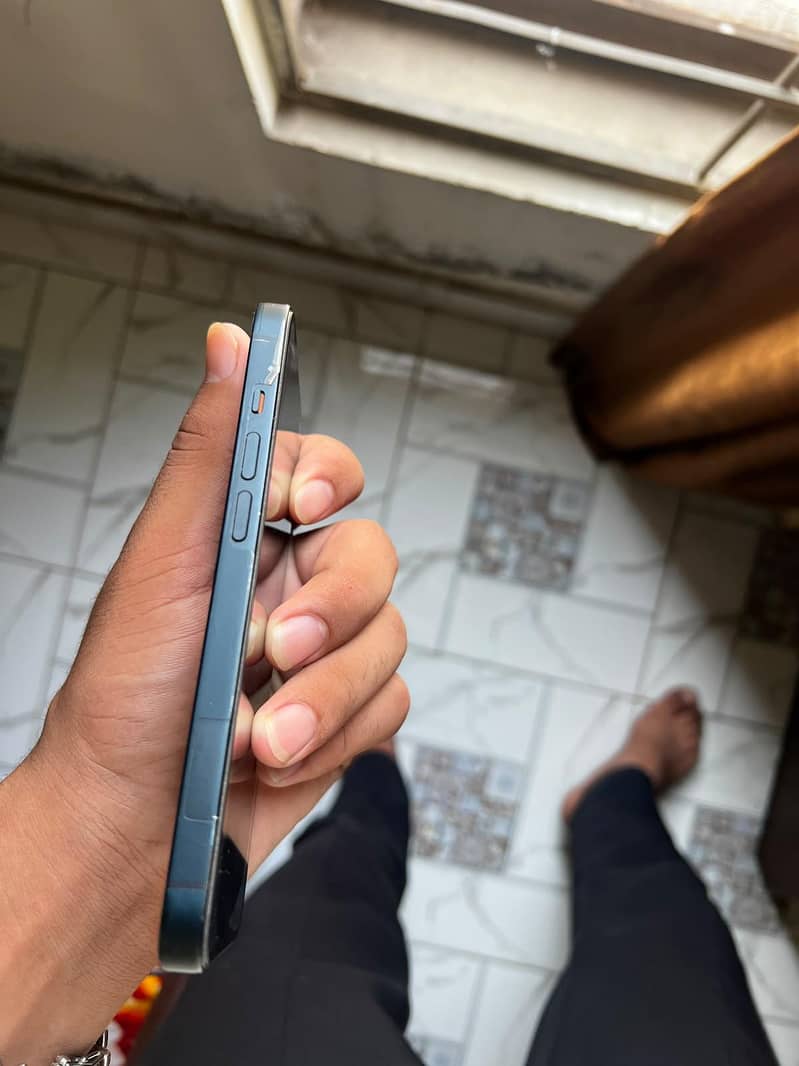 Apple iPhone 14 4