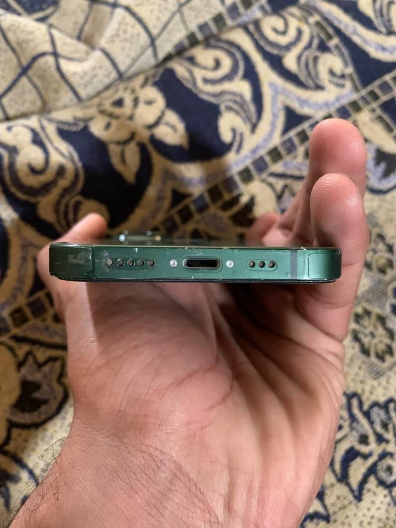 Apple iPhone 13 1