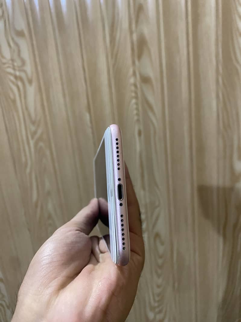 Apple iPhone 7 Plus 0