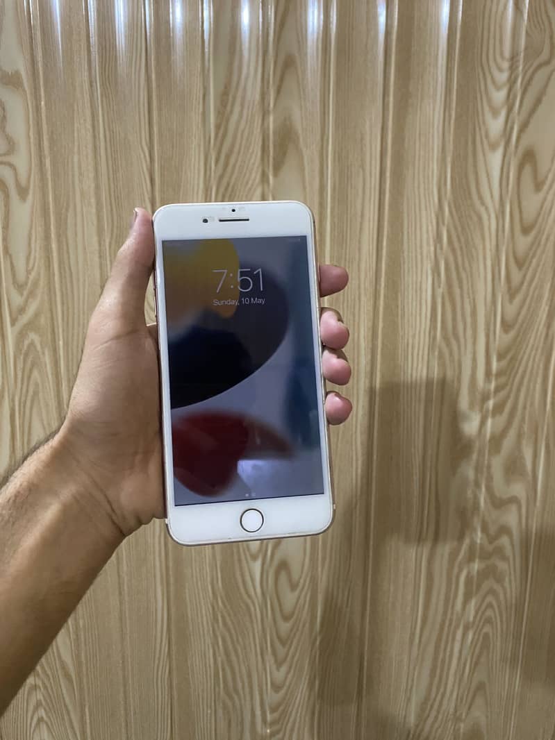 Apple iPhone 7 Plus 1