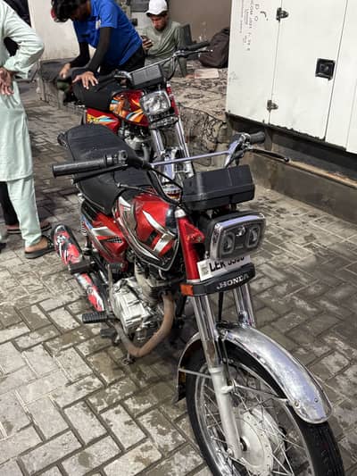 Cg 125 2018 model koi kaam nhe hony vala buy and drive .
