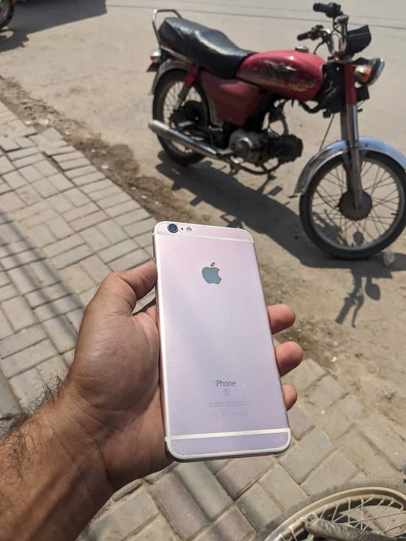 Apple iPhone 6S Plus 2