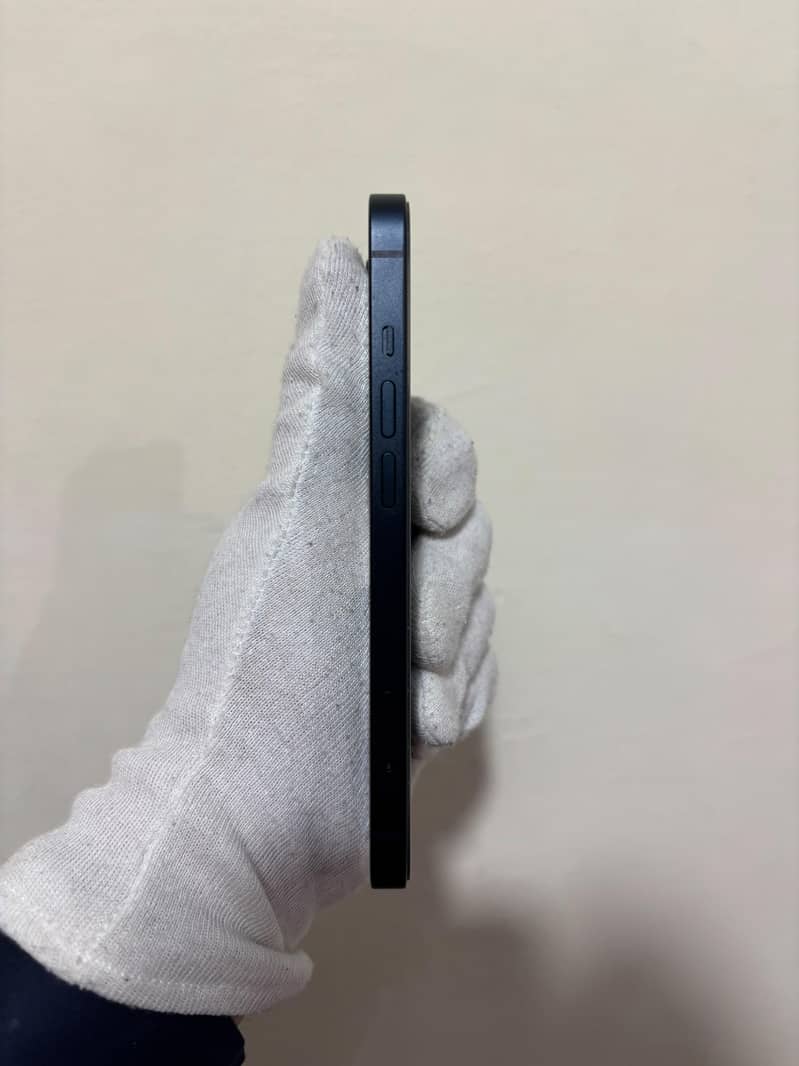 Apple iPhone 13 4
