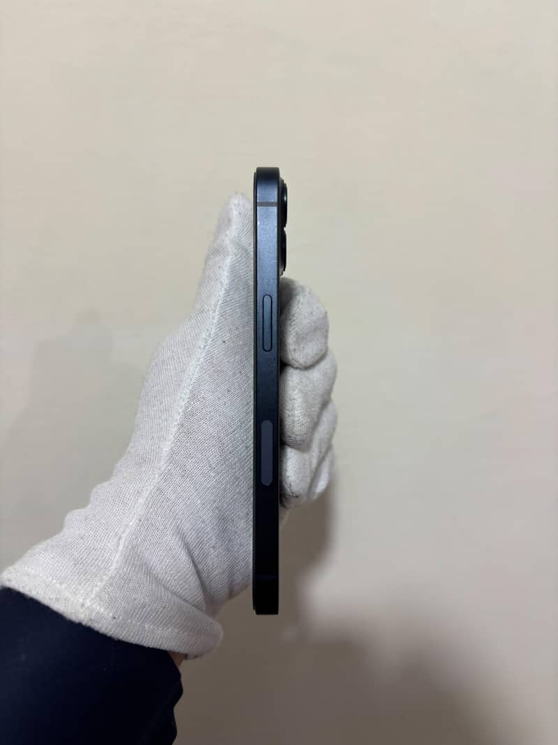 Apple iPhone 13 5