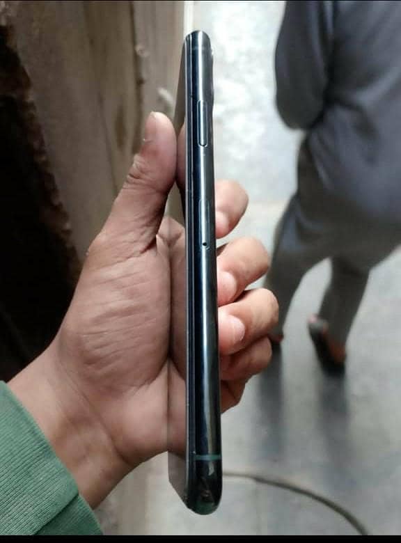 Apple iPhone 11 Pro Max 2