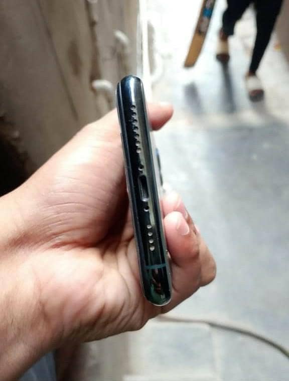 Apple iPhone 11 Pro Max 3