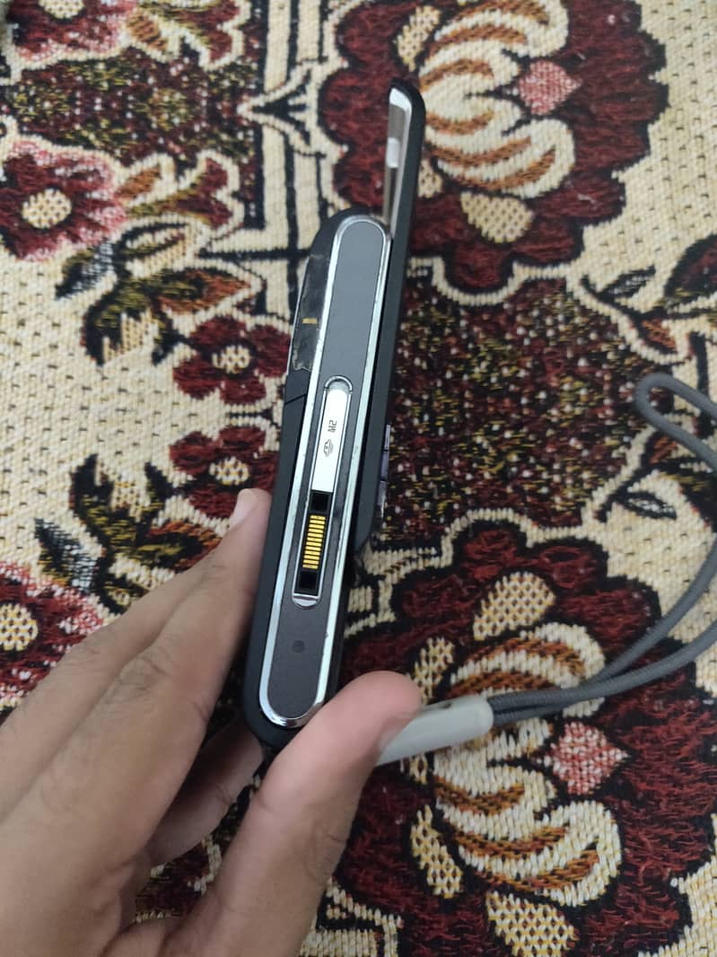Sony Ericsson c905 4
