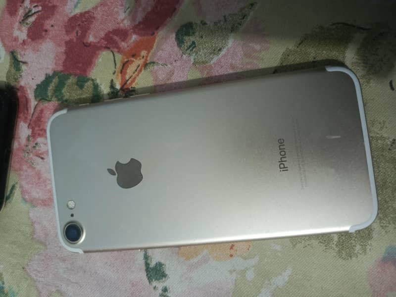Apple iPhone 7 2
