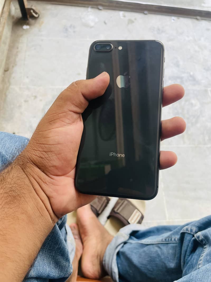 Apple iPhone 8 Plus 0