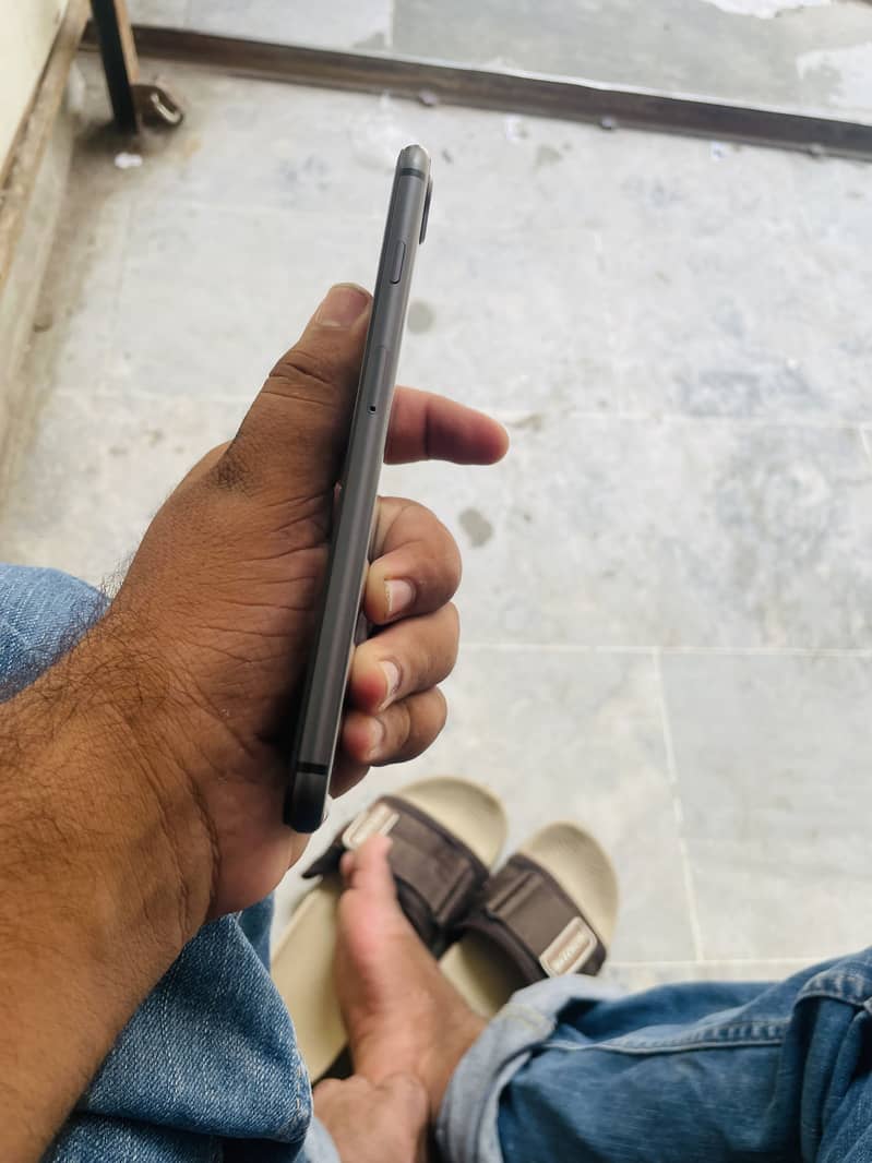 Apple iPhone 8 Plus 1