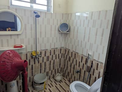 10 marla tiled floor house is available for sale