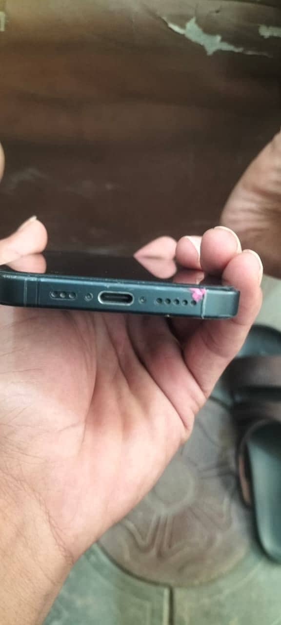 Apple iPhone 15 Pro 4