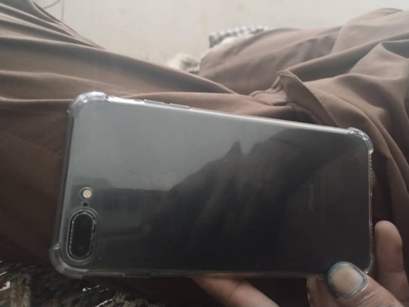 Apple iPhone 7 Plus 2