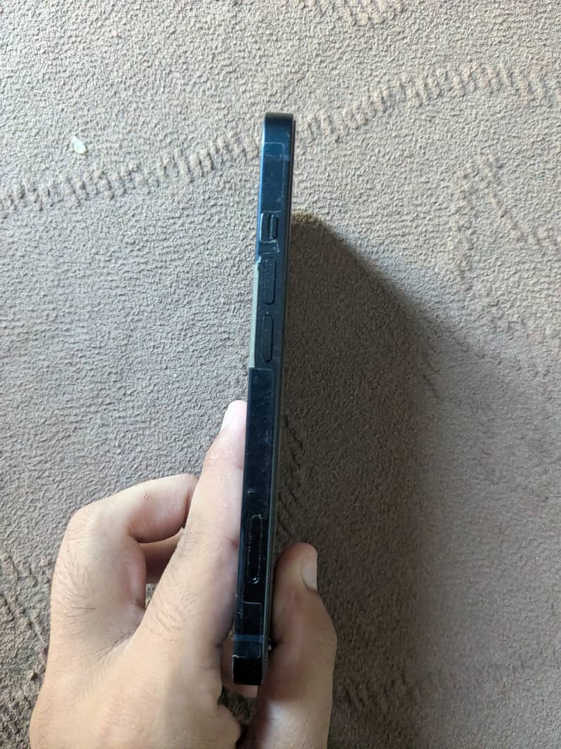 Apple iPhone 13 2