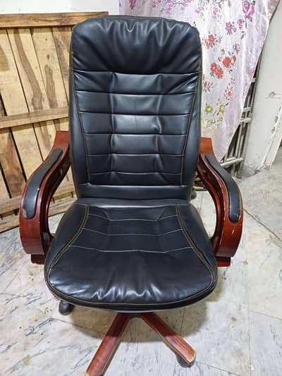 Executive Boss Leather n wood chair