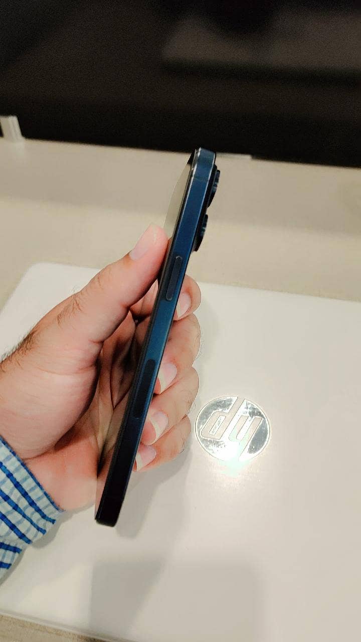 Apple iPhone 15 Pro Max 2