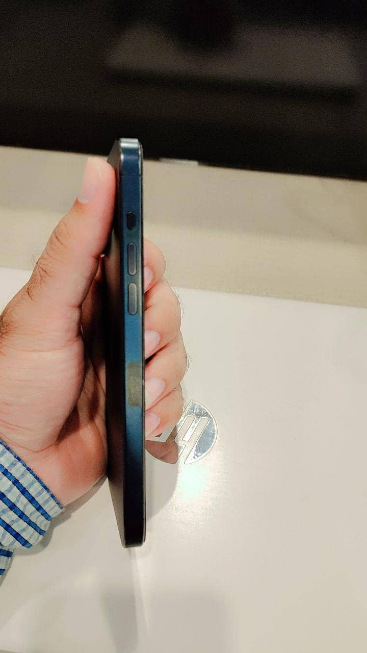 Apple iPhone 15 Pro Max 3