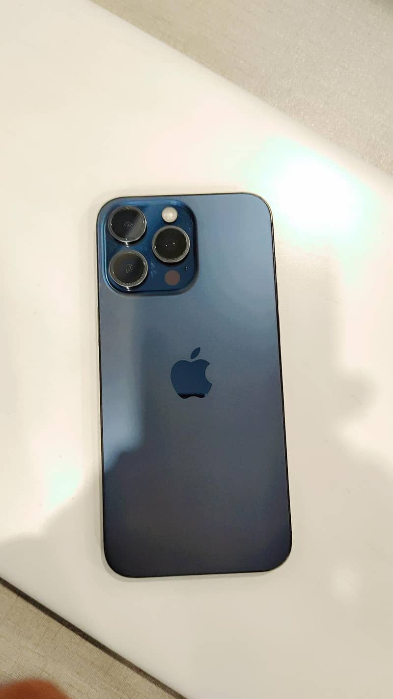 Apple iPhone 15 Pro Max 6