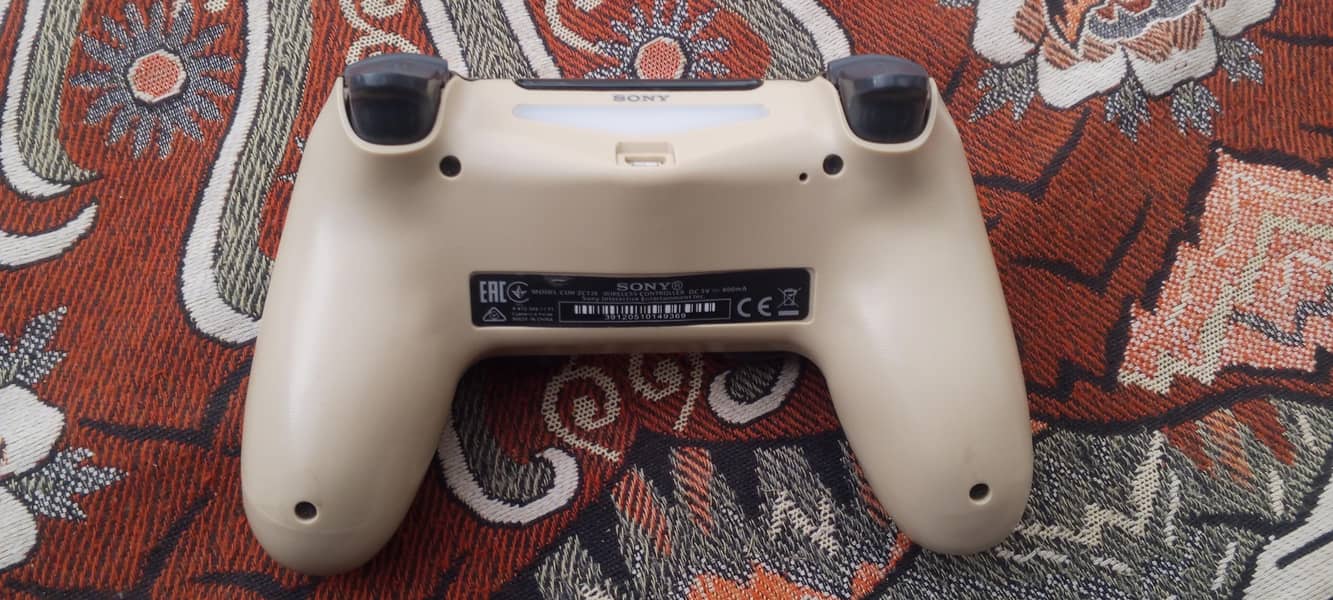 ps 4 controller 2 months used 0