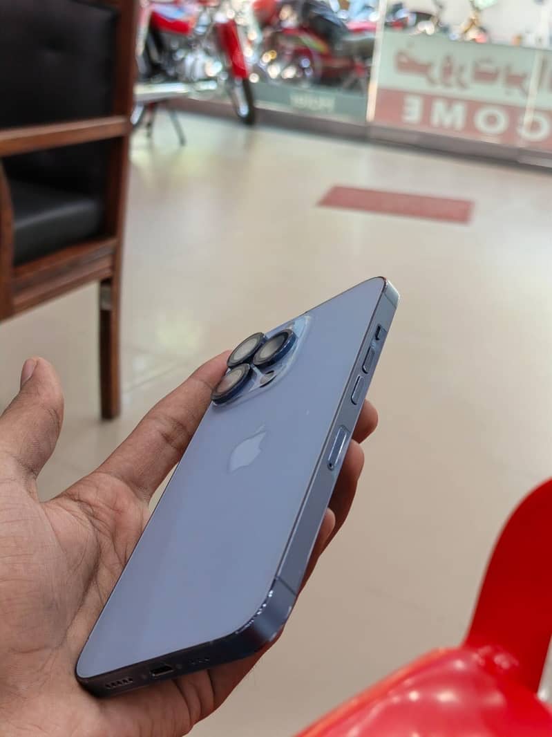Apple iPhone 13 Pro 3