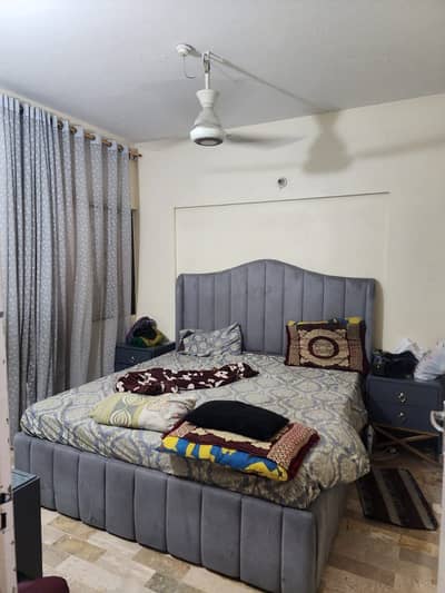 Flat For Rent Gulshan Iqbal block 1 Larib Garden 2 Bed Lounge  1st Floor Boundary wall project  750 square feet Rent 35000 *Code(16725)*