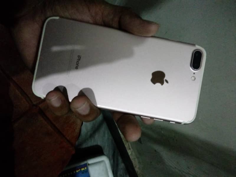 Apple iPhone 7 Plus 5