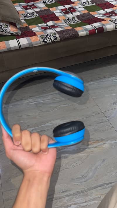 P47 wireless headphones