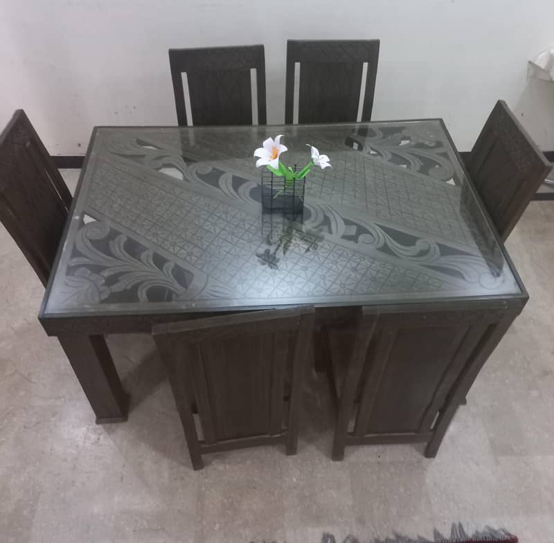 Dining table 0