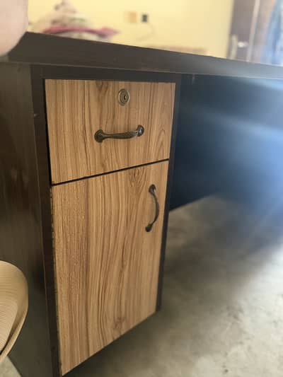 Computer table