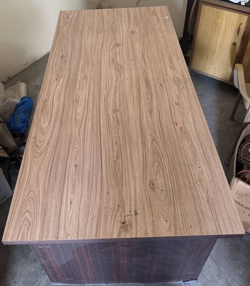 Computer table 1
