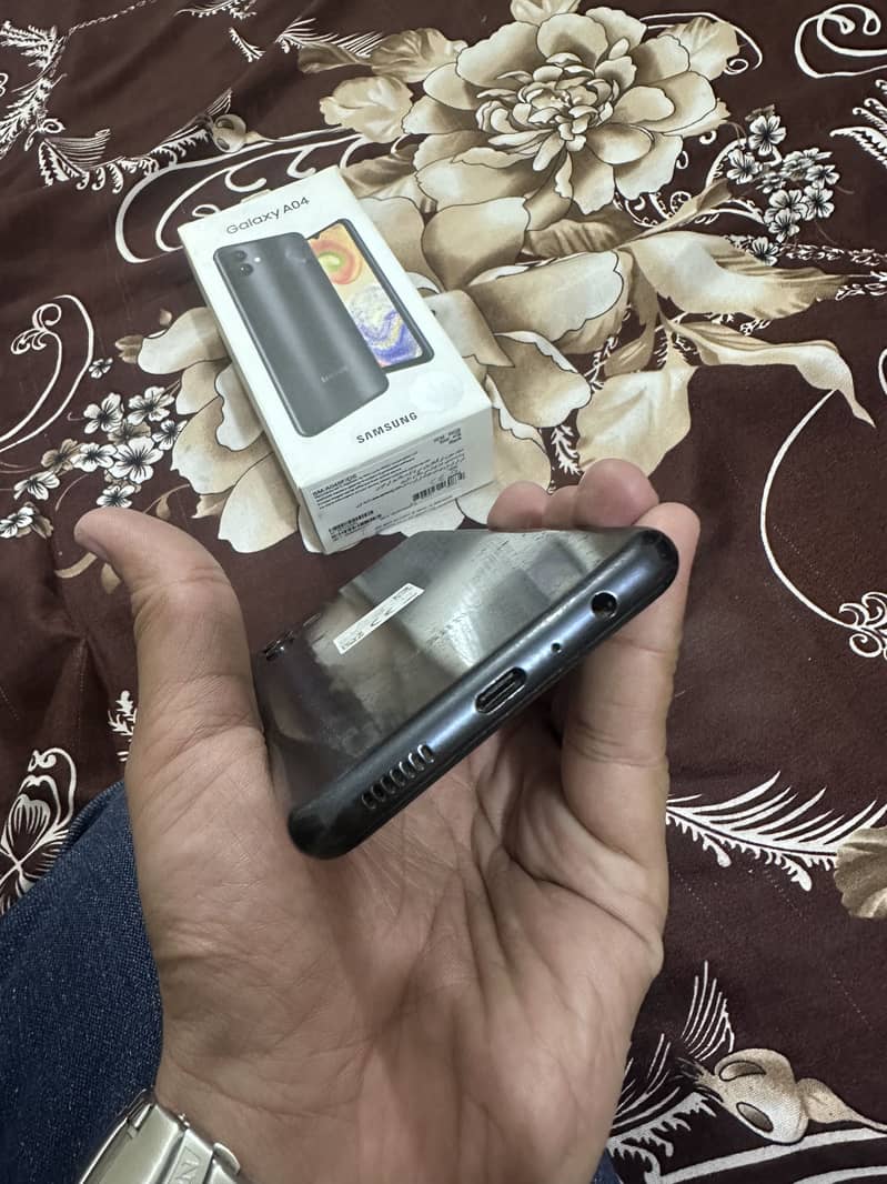 Samsung Mobile A04 3