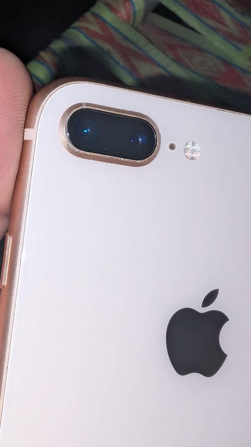 Apple iPhone 8 Plus 1