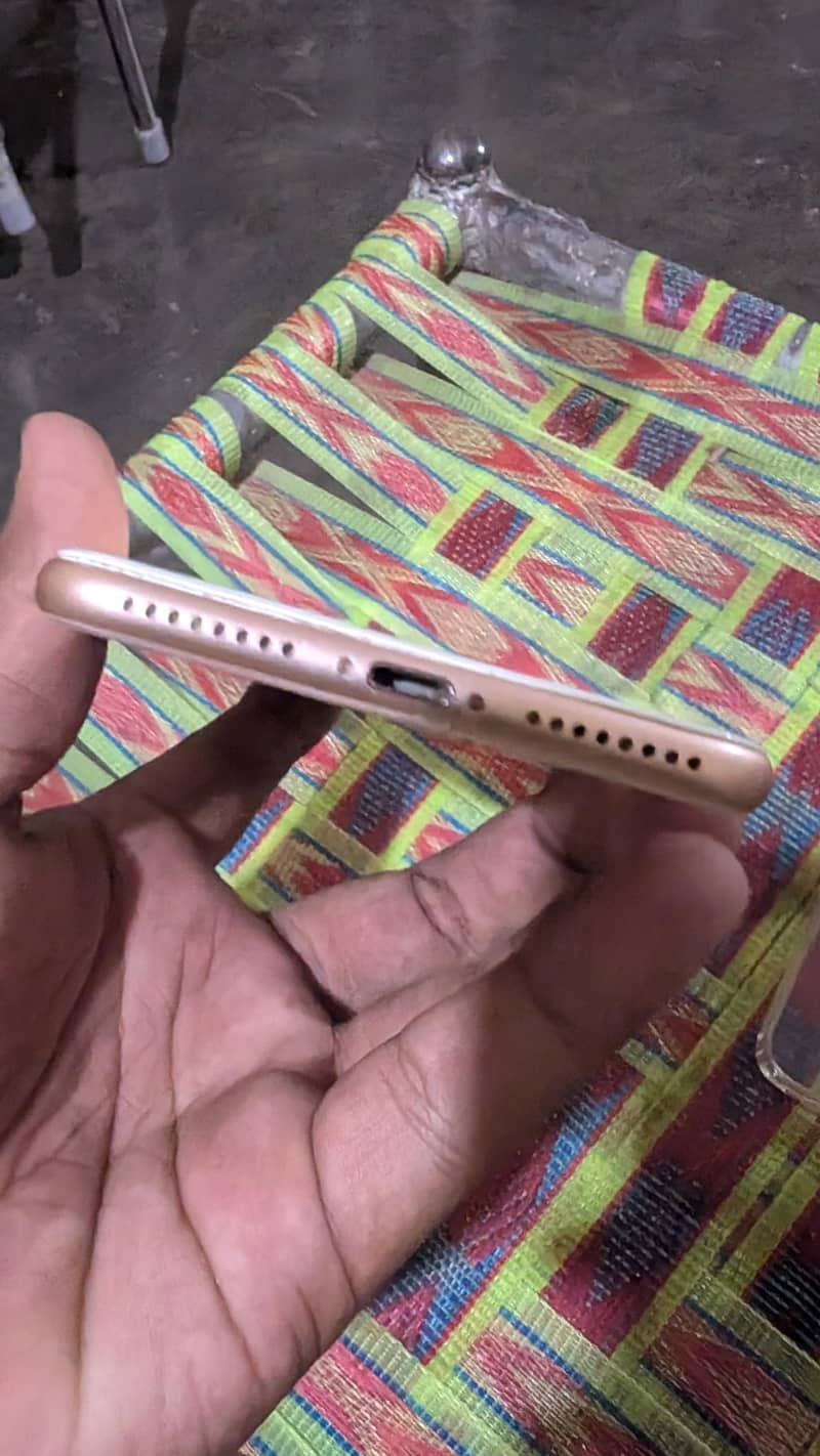 Apple iPhone 8 Plus 4