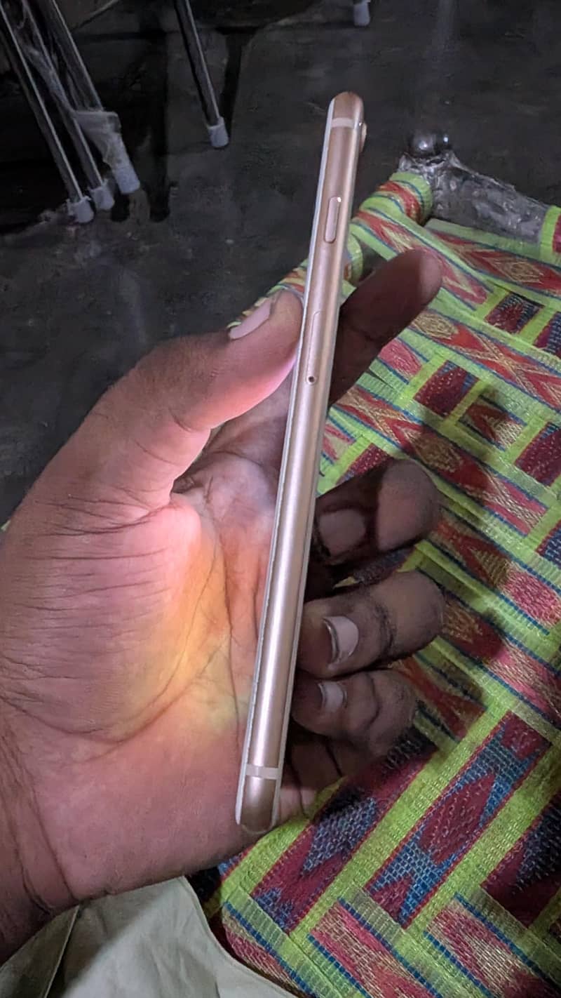 Apple iPhone 8 Plus 5