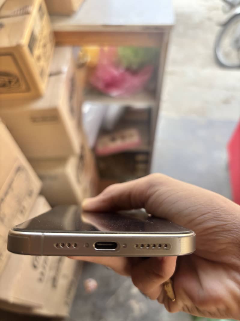 Apple iPhone 15 Pro Max 0