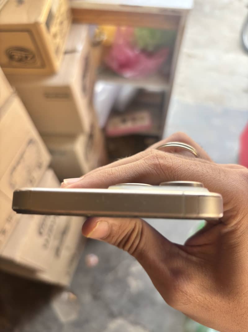Apple iPhone 15 Pro Max 3