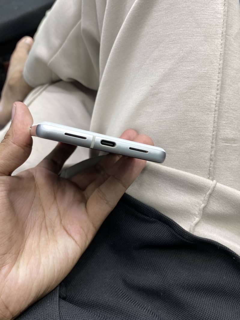 Google Pixel 7 4