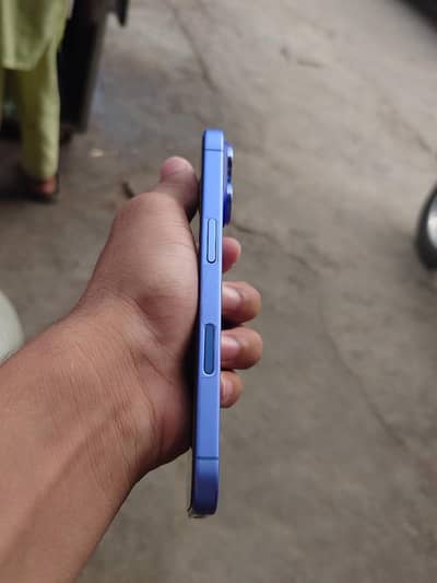 iPhone 16