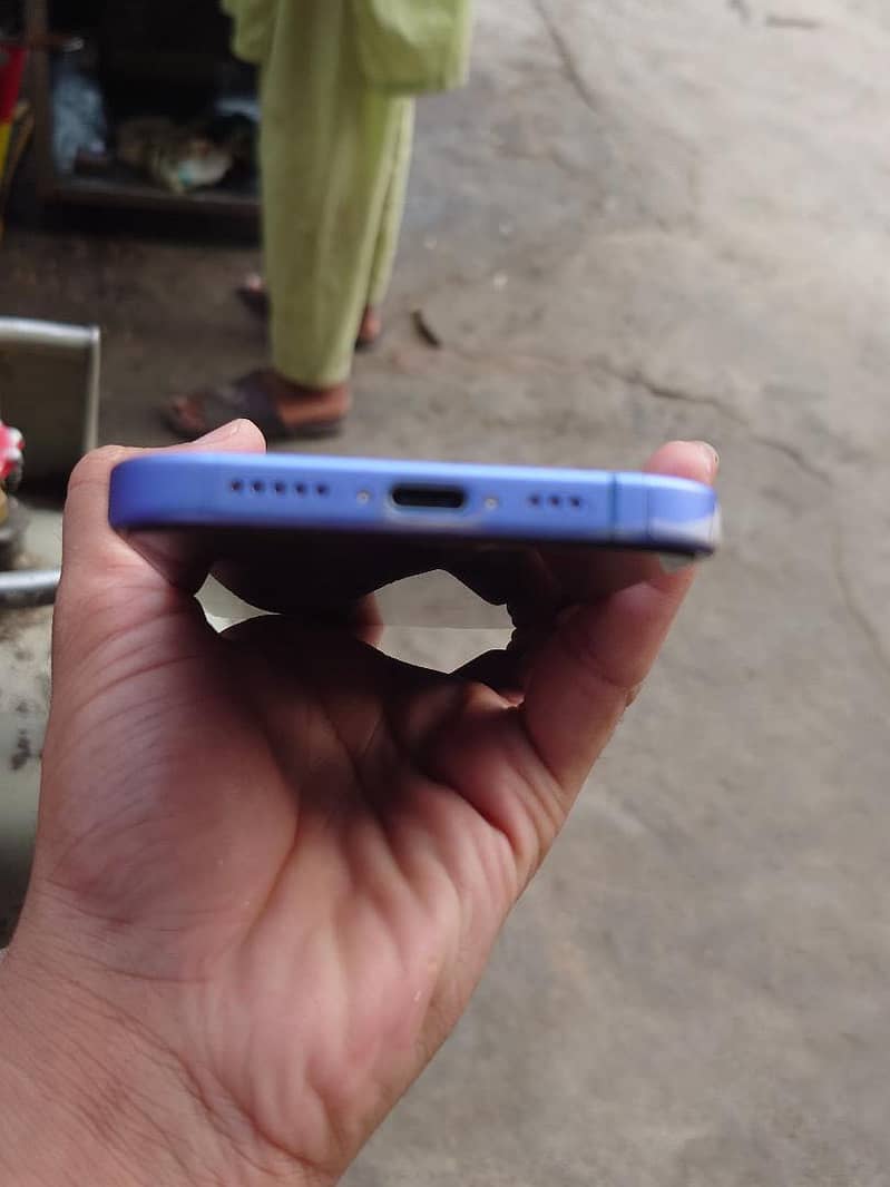 iPhone 16 3