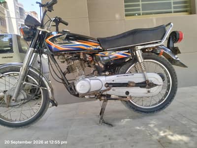 Honda 2018 totally genuine condition karhak engine Karachi number ok