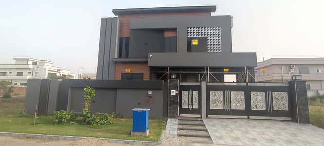 1 Kanal Beautiful House in Neelam Block, DC Colony Gujranwala.
