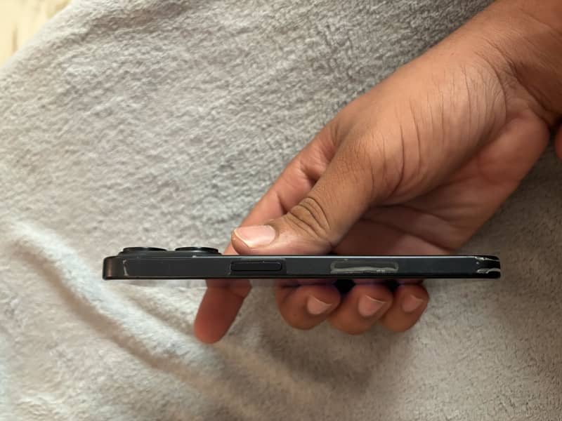 Apple iPhone 15 Pro 3