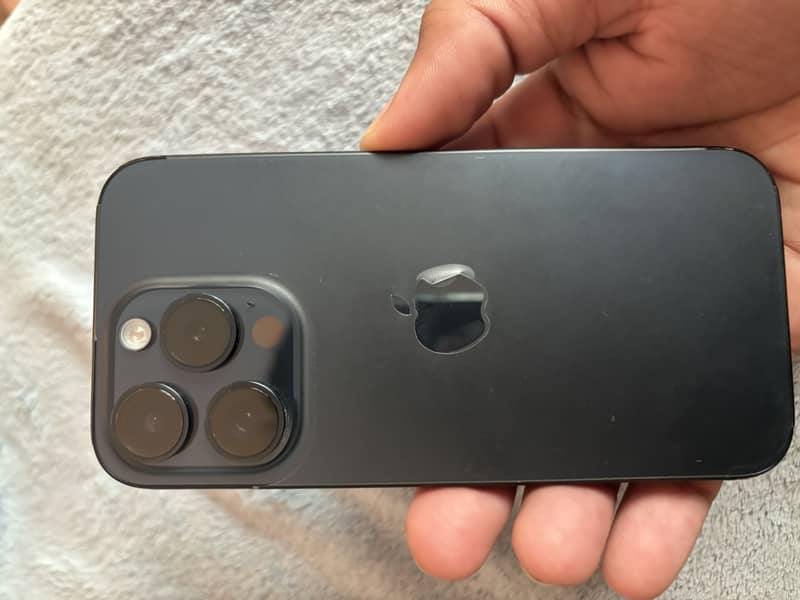 Apple iPhone 15 Pro 4