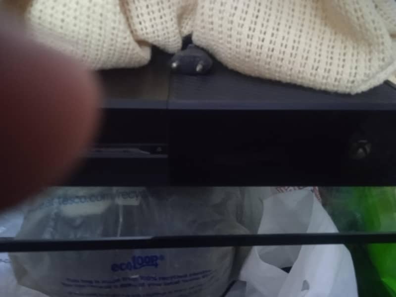Xbox one console with controller 0