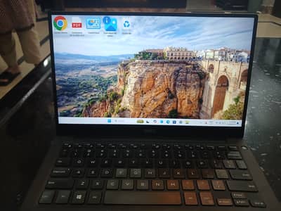 Dell XPS 13 9350 | Core i5 6th Gen | 4GB RAM | 256GB SSD