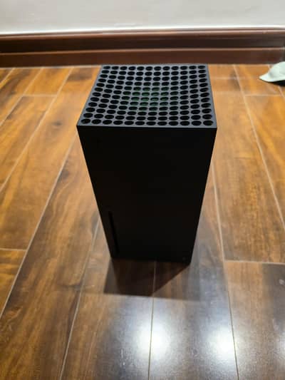 Xbox Series X 1TB Disc Edition with Controller - Excellent condition